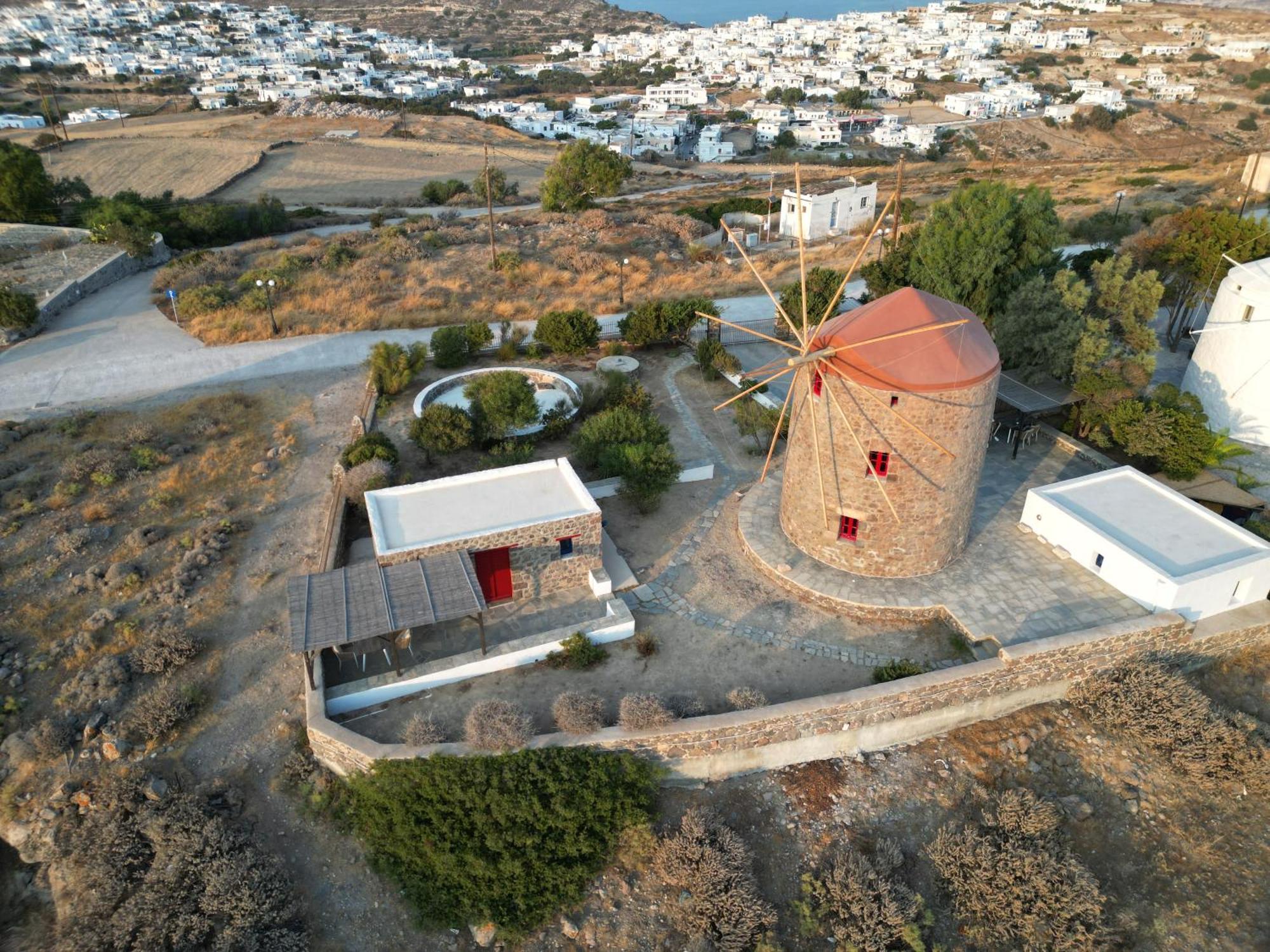 Marketos Windmill And Houses 트리피티 외부 사진